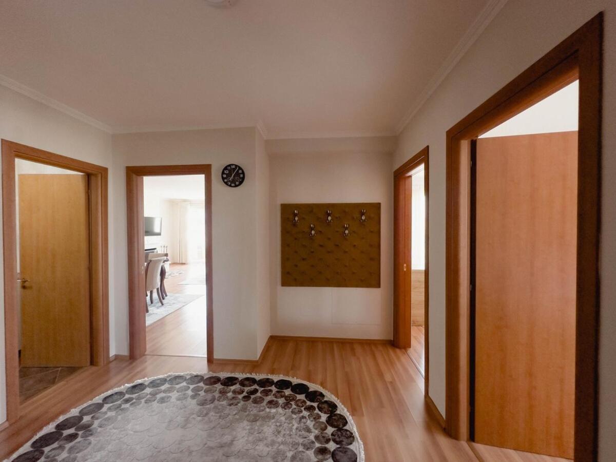 Apartament Whole Floor In Upscale Neighborhood