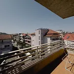Whole Floor Apartment In Upscale Neighborhood
