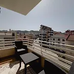 Whole Floor Apartment In Upscale Neighborhood