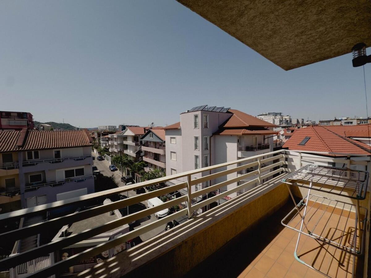 Whole Floor In Upscale Neighborhood Apartament *
