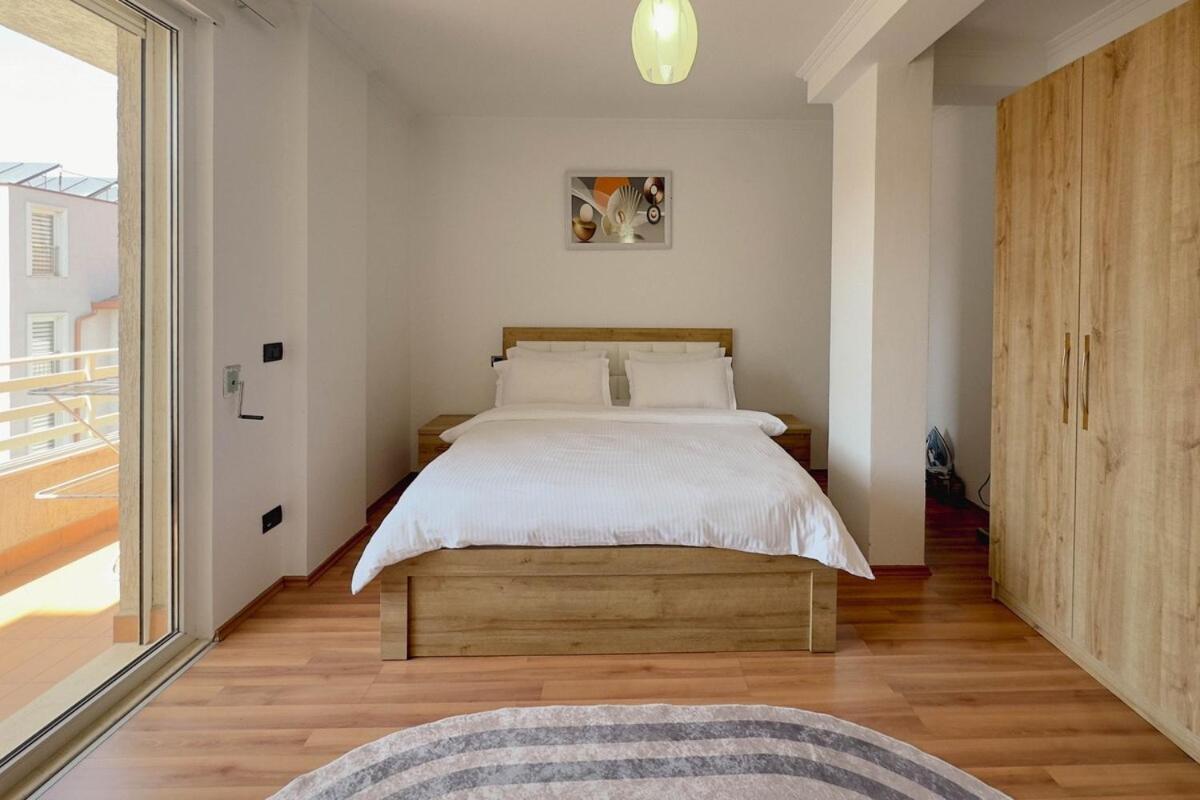 Whole Floor In Upscale Neighborhood Apartament Tirana